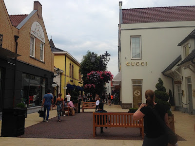 FUN SHOPPING IN ROERMOND DESIGNER OUTLET