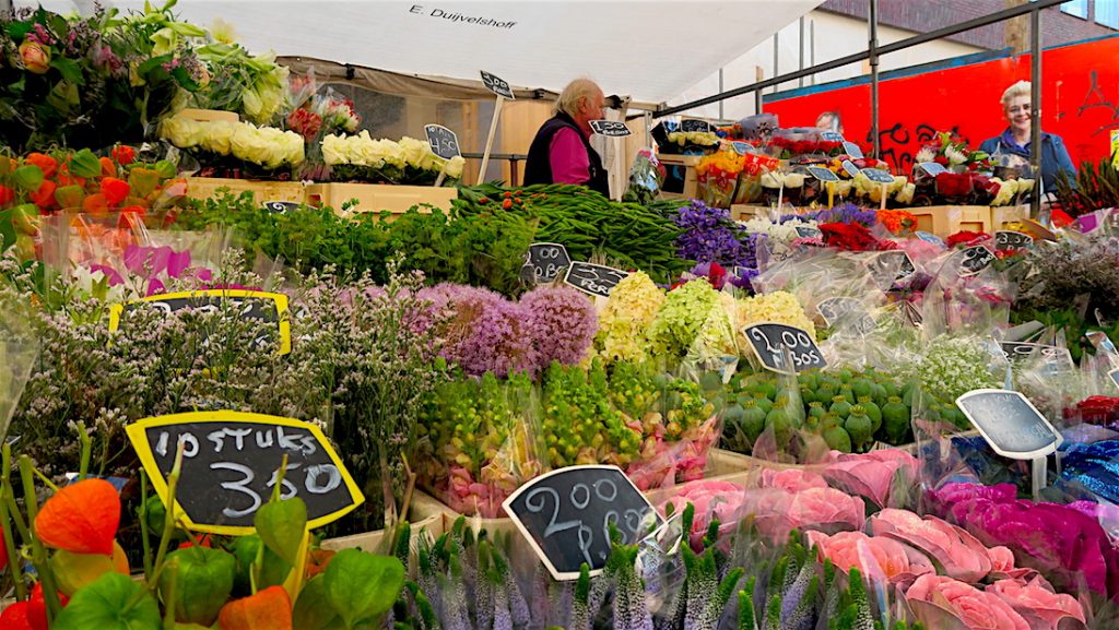 The colorful flowers at the Bloemenmarkt