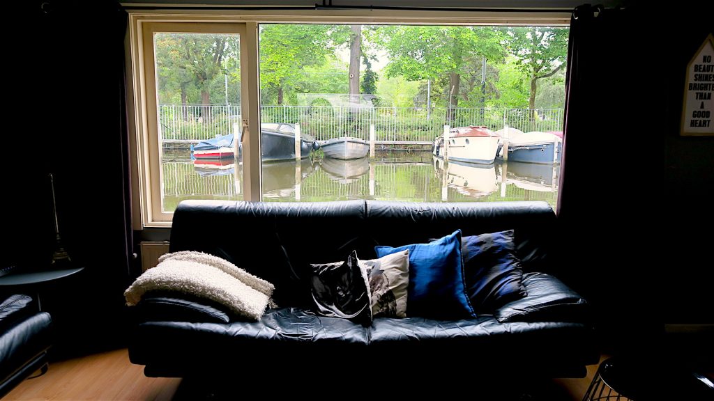 houseboat in amsterdam