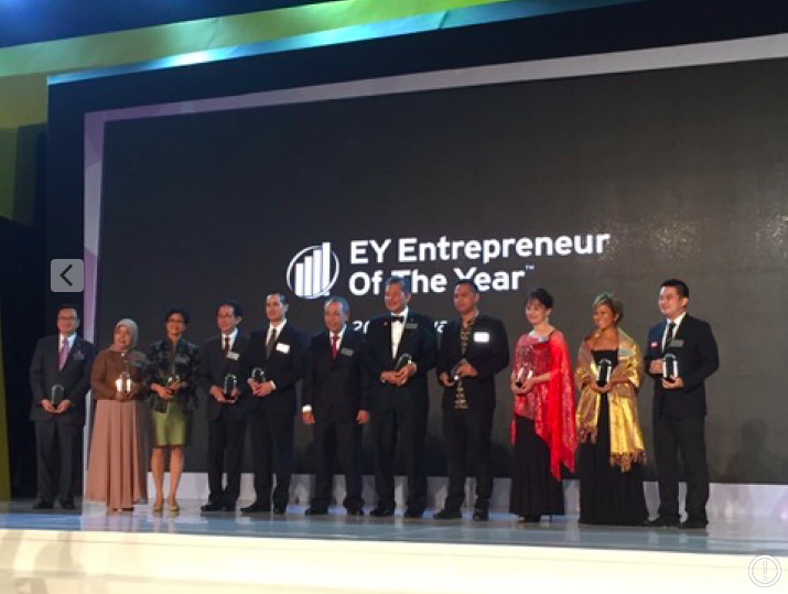 the awarding night of EY Entrepreneur of The Year 2016